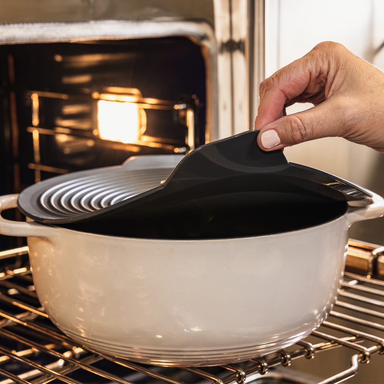 Silicone-Pot-Lid-In-Use-4.jpg