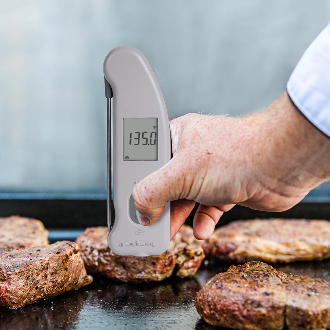 THS-228-965-thermapen-ir-blue-bluetooth-infrared-temperature-probe-g02.jpg