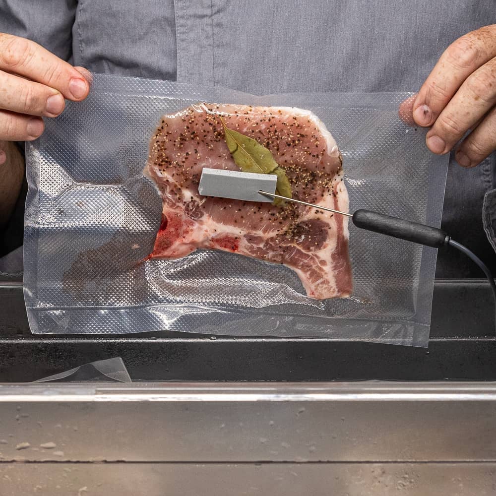 TX-1200-SV-dot-sous-vide-kit-g04.jpg
